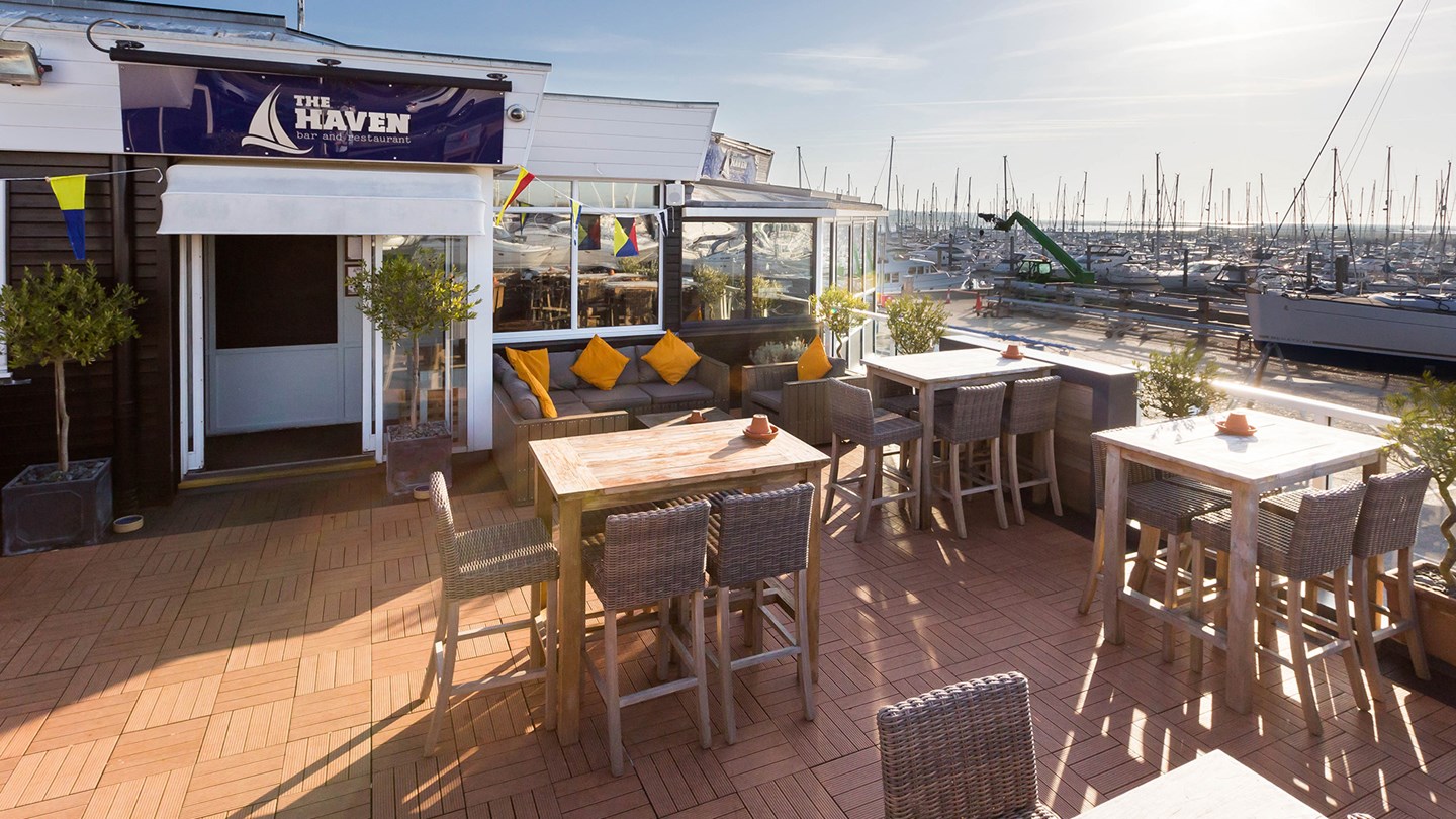 The Haven Pool Bar at Seahaven Villas by Kamuela